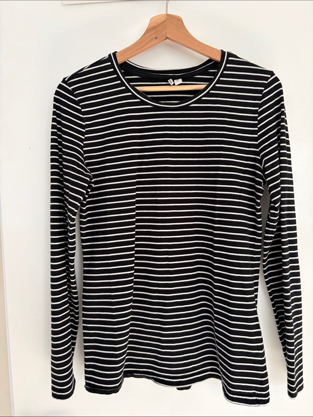 100% Pima Cotton Nordstrom Navy/White striped tee